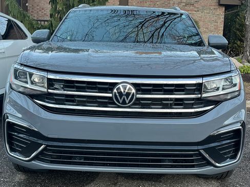 Used 2020 Volkswagen Atlas Cross Sport SE image 2
