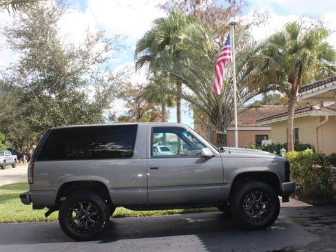Used 1996 Chevrolet Tahoe 4WD 2-Door image 2