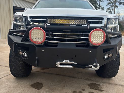 Used 2018 Chevrolet Suburban LT w/ Luxury Package image 4