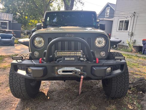 Used 2017 Jeep Wrangler Unlimited Rubicon image 9