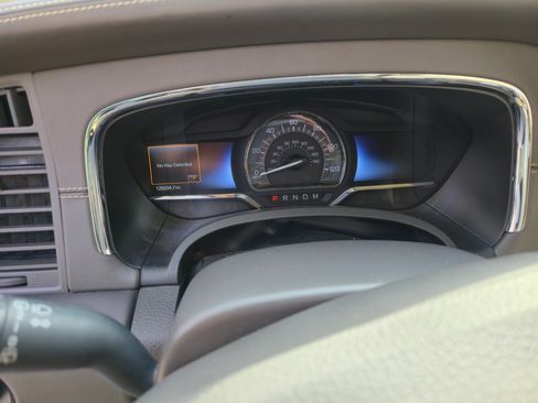 Used 2015 Lincoln Navigator L 4WD w/ Equipment Group 101A Reserve image 11