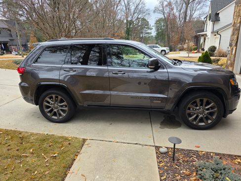 Used 2016 Jeep Grand Cherokee Limited 75th Anniversary image 4
