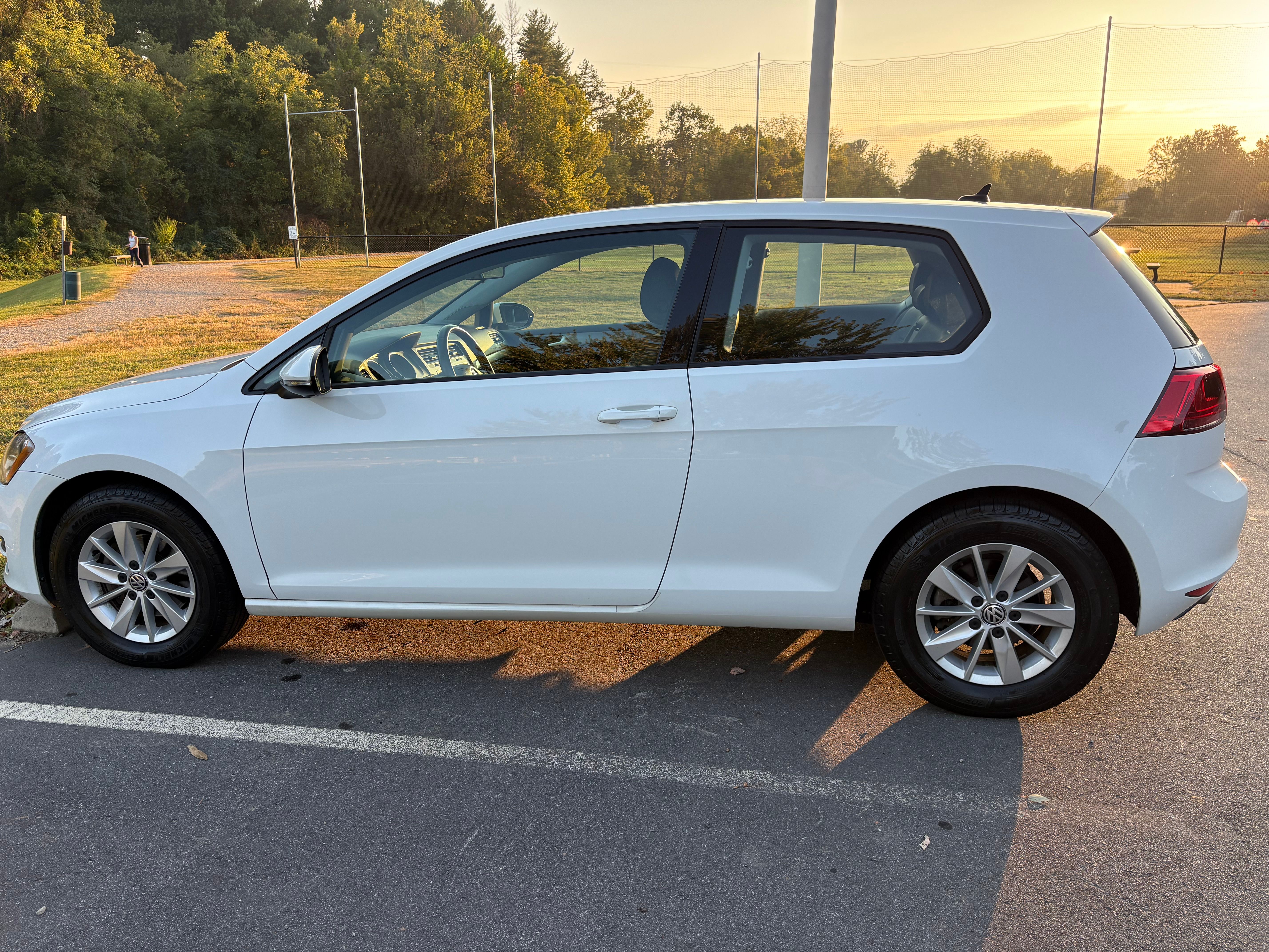 Used 2015 Volkswagen Golf S FWD image 11