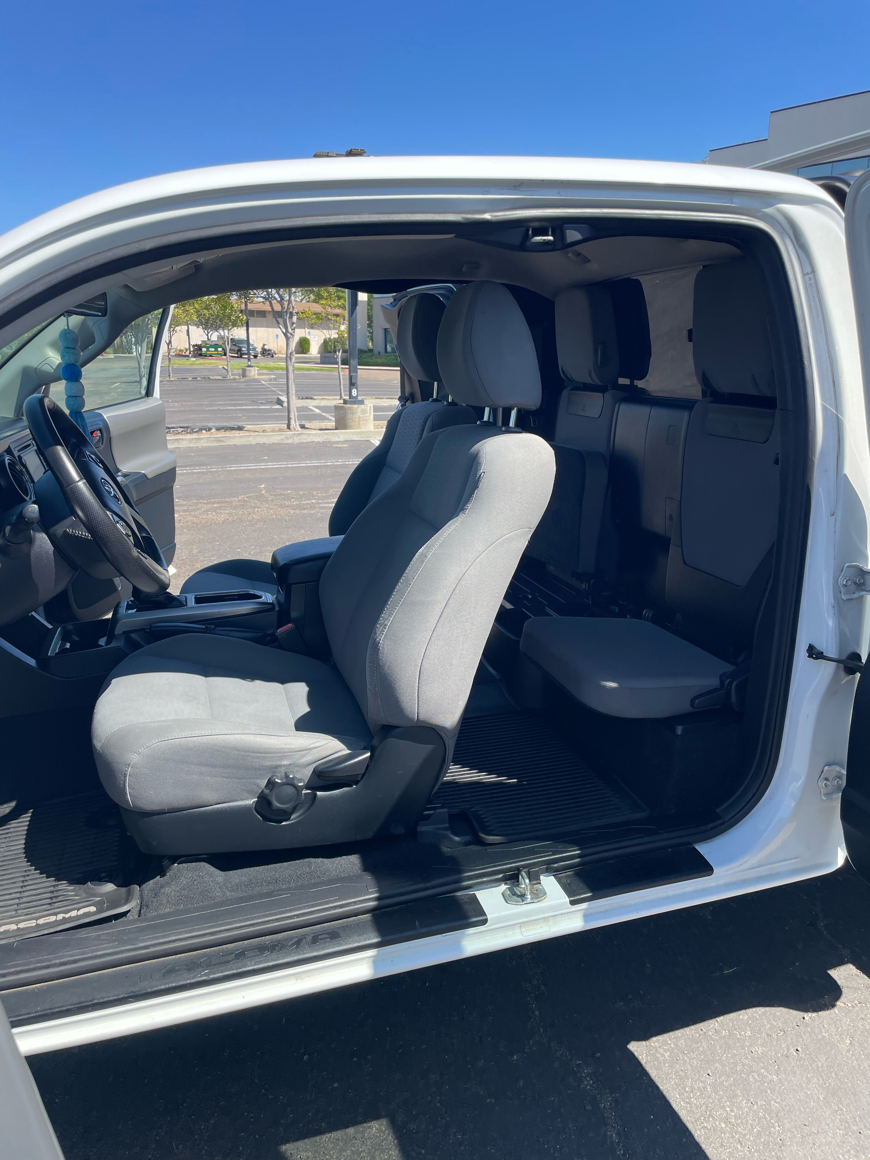 Used 2016 Toyota Tacoma SR5 RWD image 16