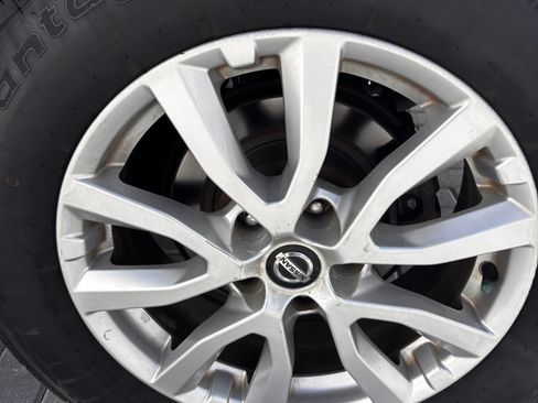 Used 2018 Nissan Rogue SV FWD image 13