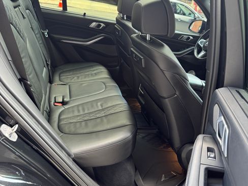 Used 2019 BMW X5 xDrive50i w/ M Sport Package image 21