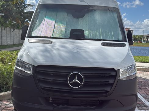 Used 2025 Mercedes-Benz Sprinter 2500 image 1
