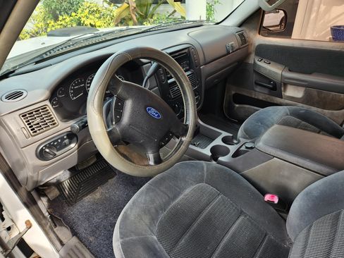 Used 2002 Ford Explorer XLT image 5