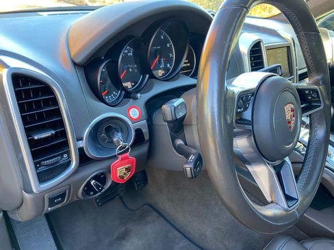 Used 2016 Porsche Cayenne image 10