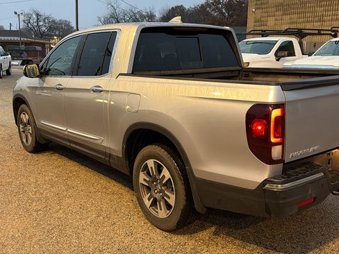 Used 2017 Honda Ridgeline RTL-E image 2