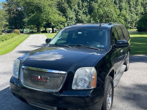Used 2009 GMC Yukon XL Denali AWD/4WD image 2
