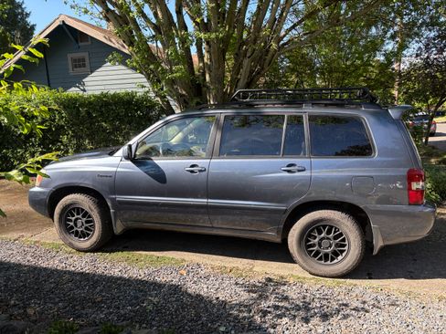 Used 2004 Toyota Highlander Limited AWD/4WD image 2