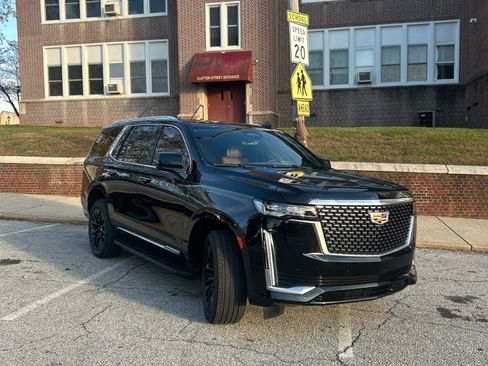 Used 2023 Cadillac Escalade Premium Luxury AWD/4WD image 4