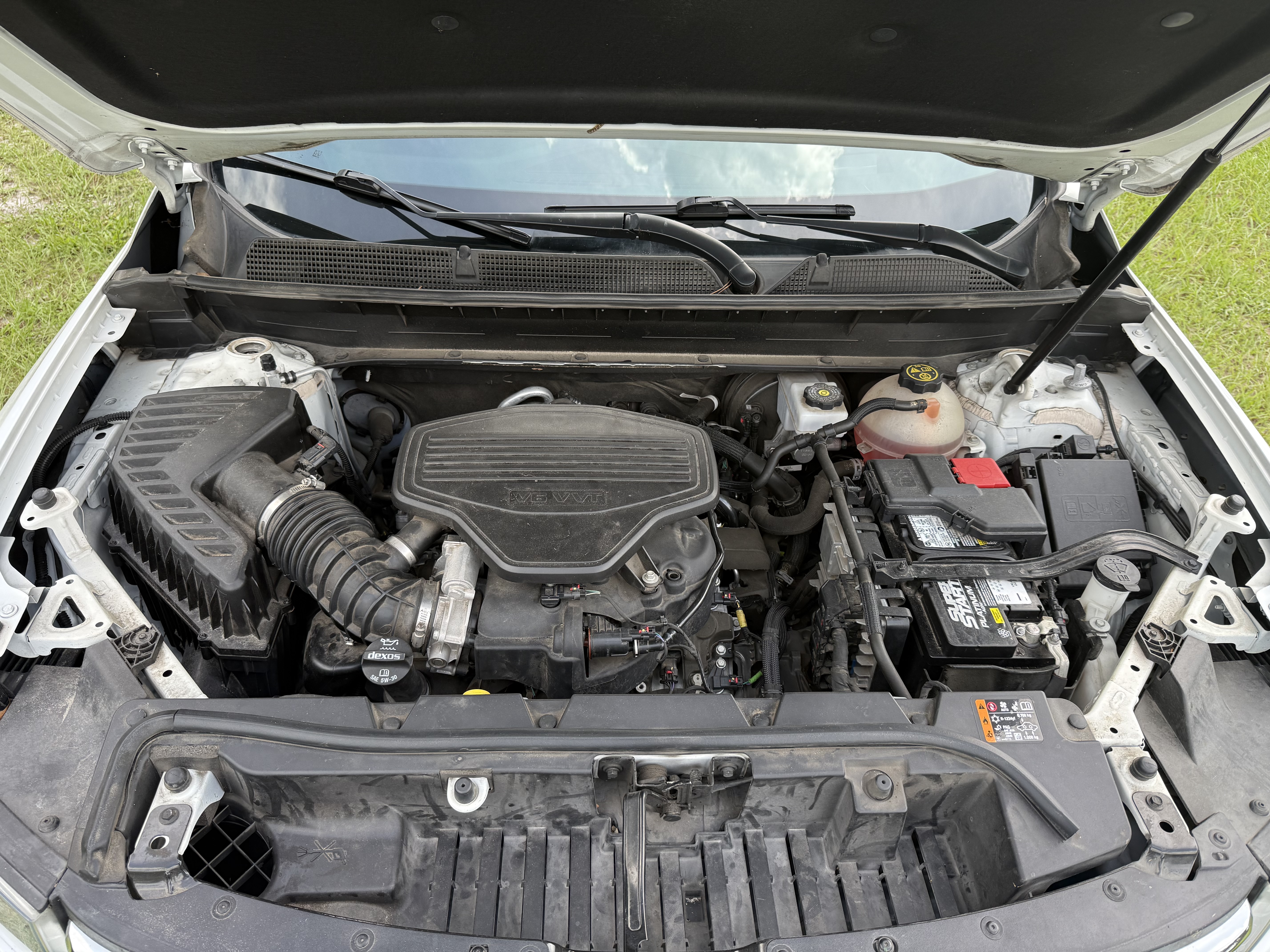 Used 2021 GMC Acadia SLT w/ Technology Package FWD image 11