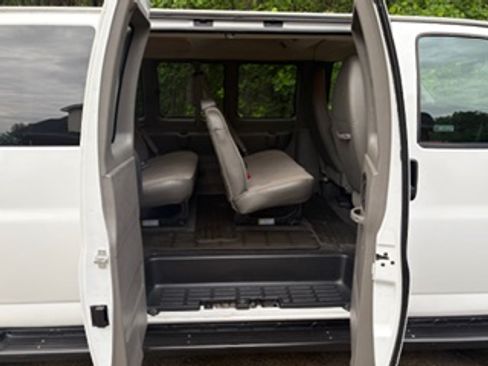 Used 2015 Chevrolet Express 3500 LT w/ LT Preferred Equipment Group RWD image 9