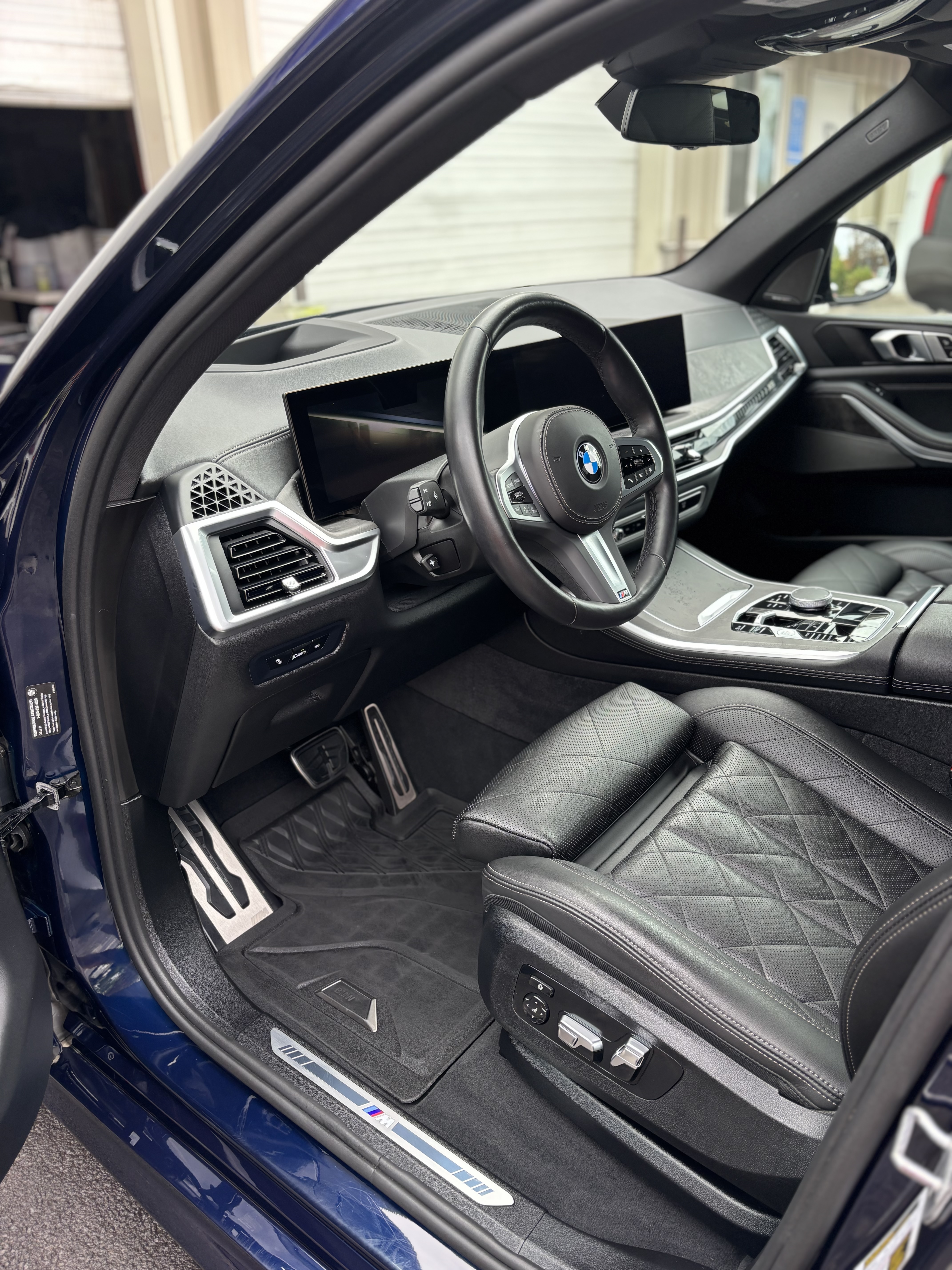 Used 2024 BMW X5 xDrive40i w/ M Sport Package AWD/4WD image 10