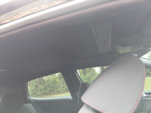 Used 2011 Volkswagen Golf 2-Door image 11