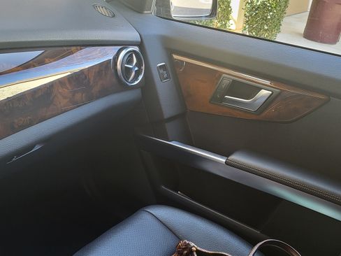 Used 2015 Mercedes-Benz GLK 250 BlueTEC 4MATIC image 4