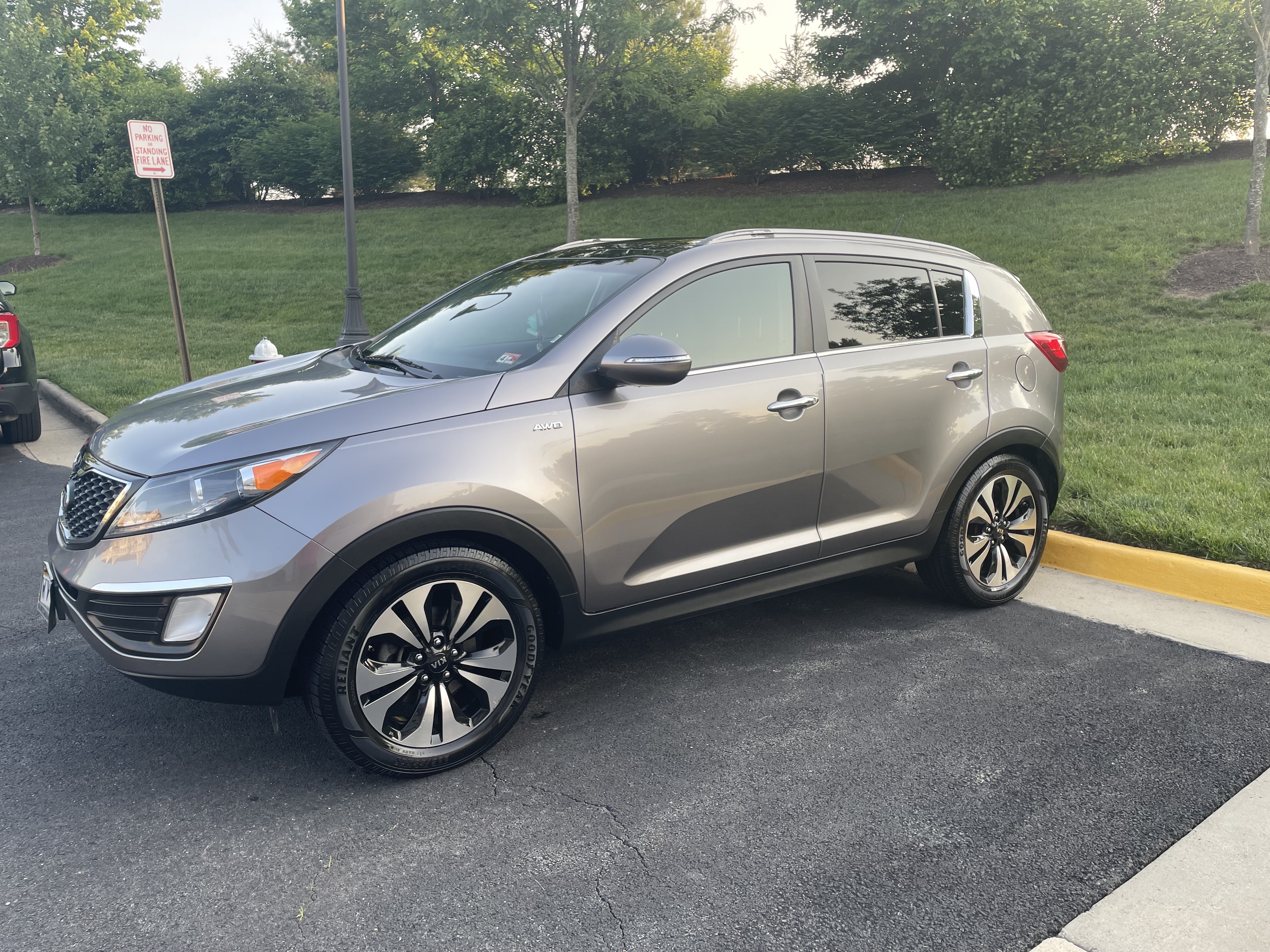 Used 2011 Kia Sportage SX w/ Premium Pkg w/Leather Seats AWD/4WD image 1