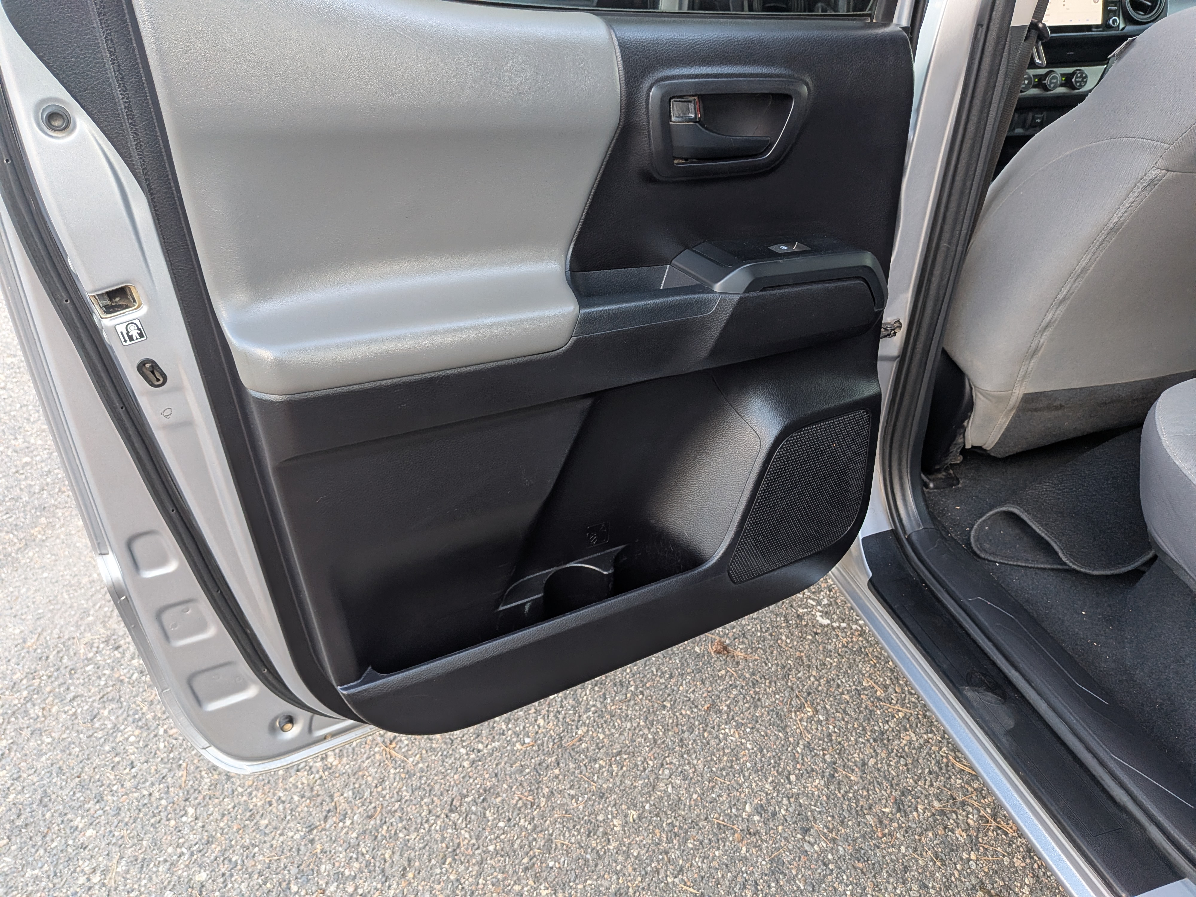 Used 2020 Toyota Tacoma SR AWD/4WD image 19