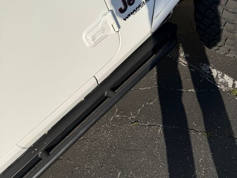 Used 2018 Jeep Wrangler Unlimited Rubicon image 15