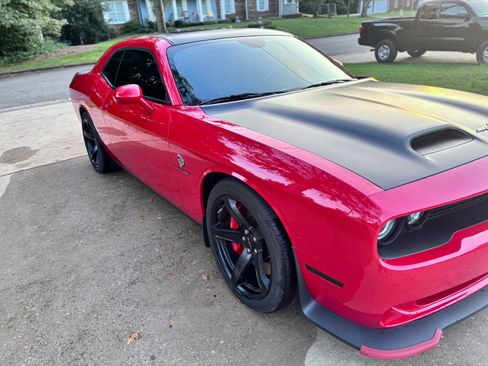 Used 2020 Dodge Challenger SRT Hellcat image 11