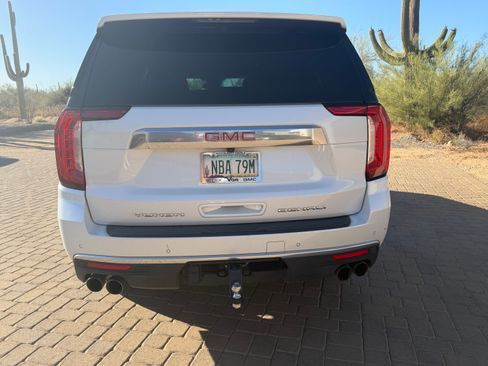 Used 2023 GMC Yukon XL Denali AWD/4WD image 8