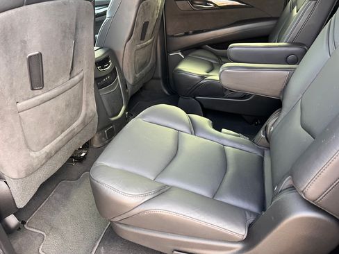 Used 2019 Cadillac Escalade ESV Platinum image 15