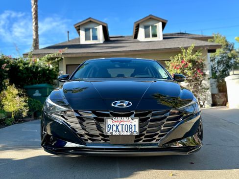 Used 2023 Hyundai Elantra Limited image 2