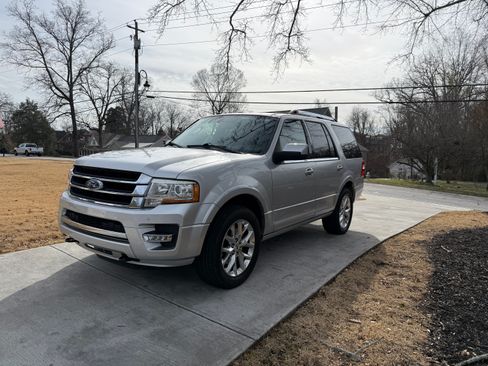 Used 2017 Ford Expedition Limited w/ Equipment Group 301A image 2