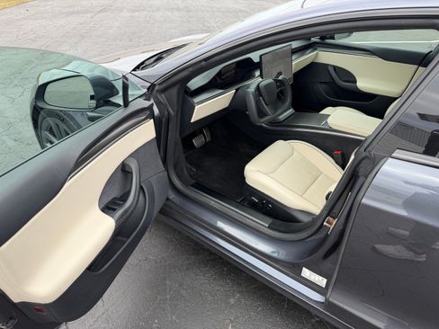 Used 2021 Tesla Model S Plaid image 9