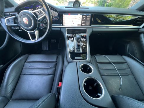 Used 2018 Porsche Panamera 4 image 11