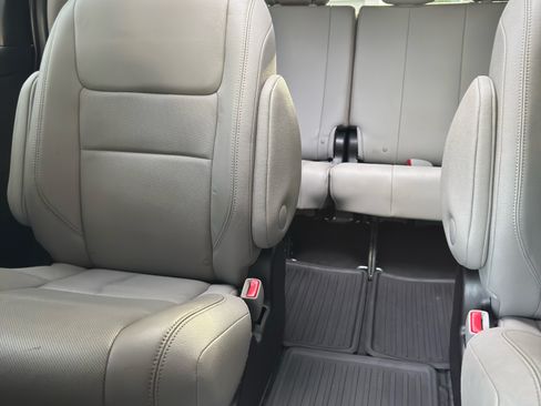 Used 2015 Toyota Sienna Limited Premium AWD/4WD image 15
