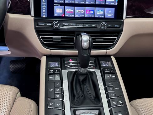 Used 2021 Porsche Macan image 13