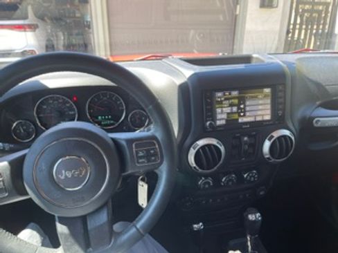 Used 2016 Jeep Wrangler Unlimited Sahara w/ Connectivity Group AWD/4WD image 23