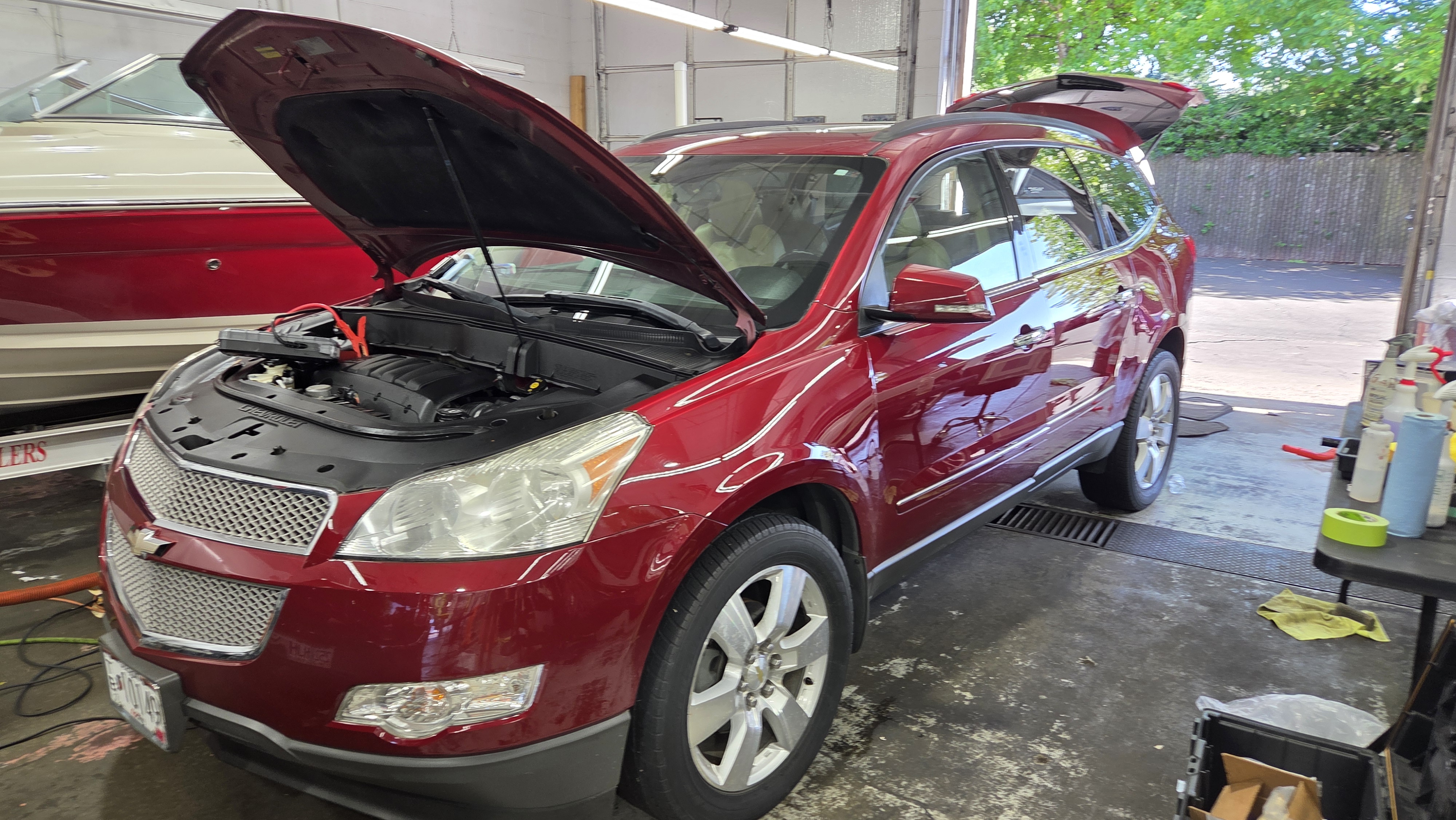 Used 2011 Chevrolet Traverse LTZ AWD/4WD image 6