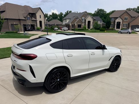 Used 2023 BMW X6 xDrive40i w/ M Sport Package AWD/4WD image 6