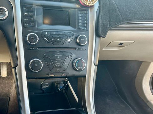 Used 2017 Ford Fusion SE image 12