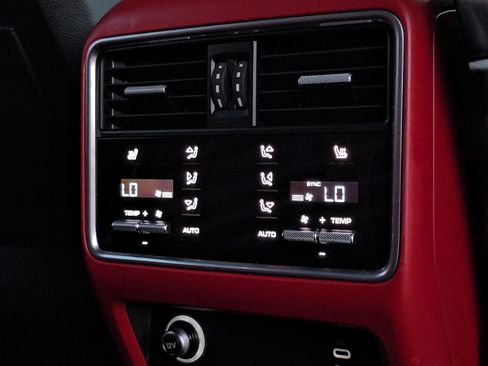 Used 2023 Porsche Cayenne Platinum Edition image 15