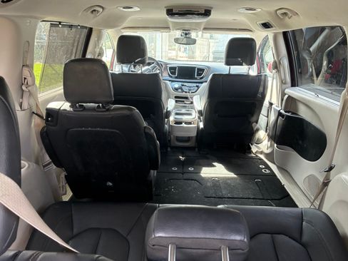 Used 2017 Chrysler Pacifica Touring-L image 2