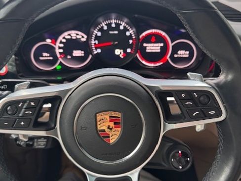 Used 2022 Porsche Cayenne Platinum Edition image 8