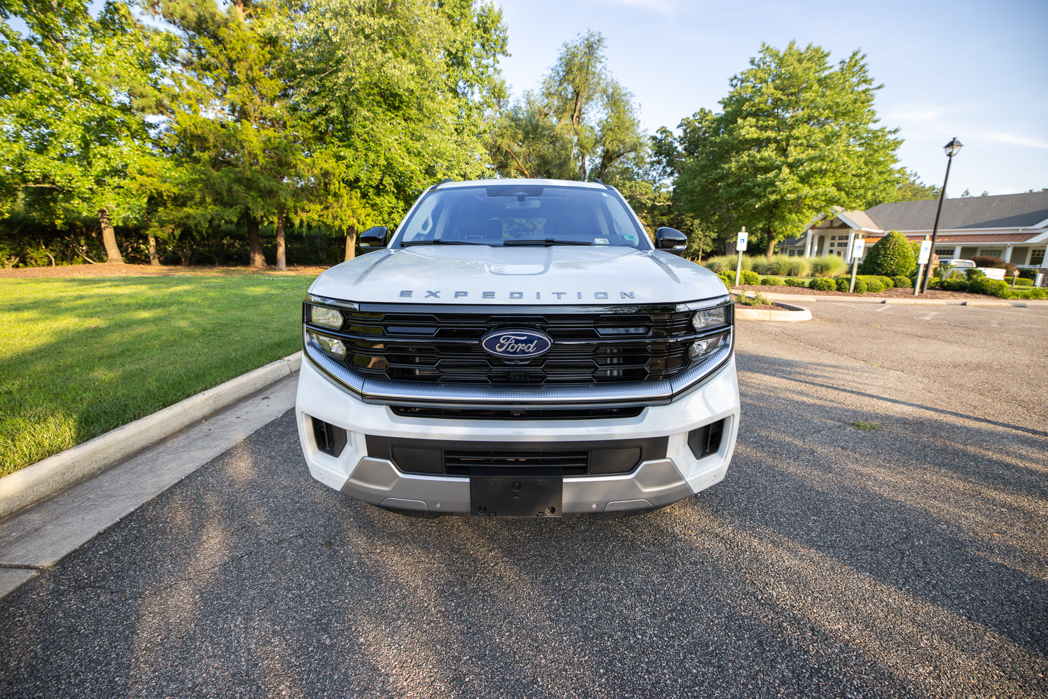 Used 2025 Ford Expedition Max Platinum w/ Platinum Ultimate Package AWD/4WD image 2