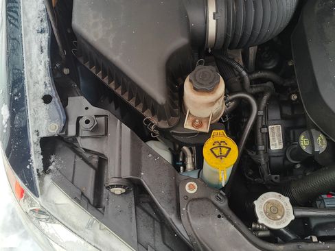 Used 2016 Chrysler Town & Country Touring image 5