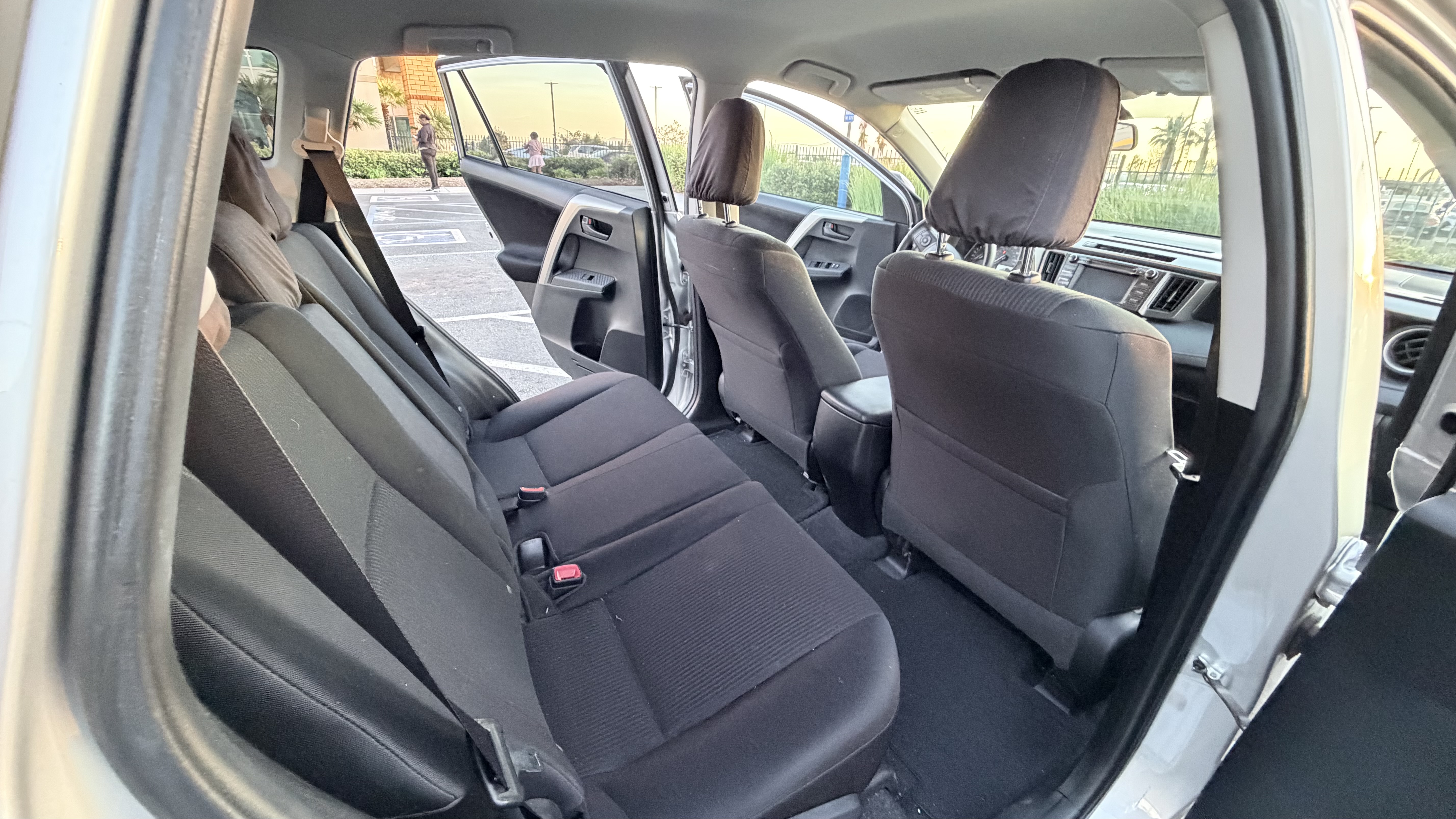 Used 2015 Toyota RAV4 LE FWD image 14