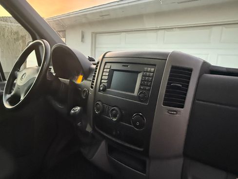 Used 2015 Mercedes-Benz Sprinter 2500 image 10