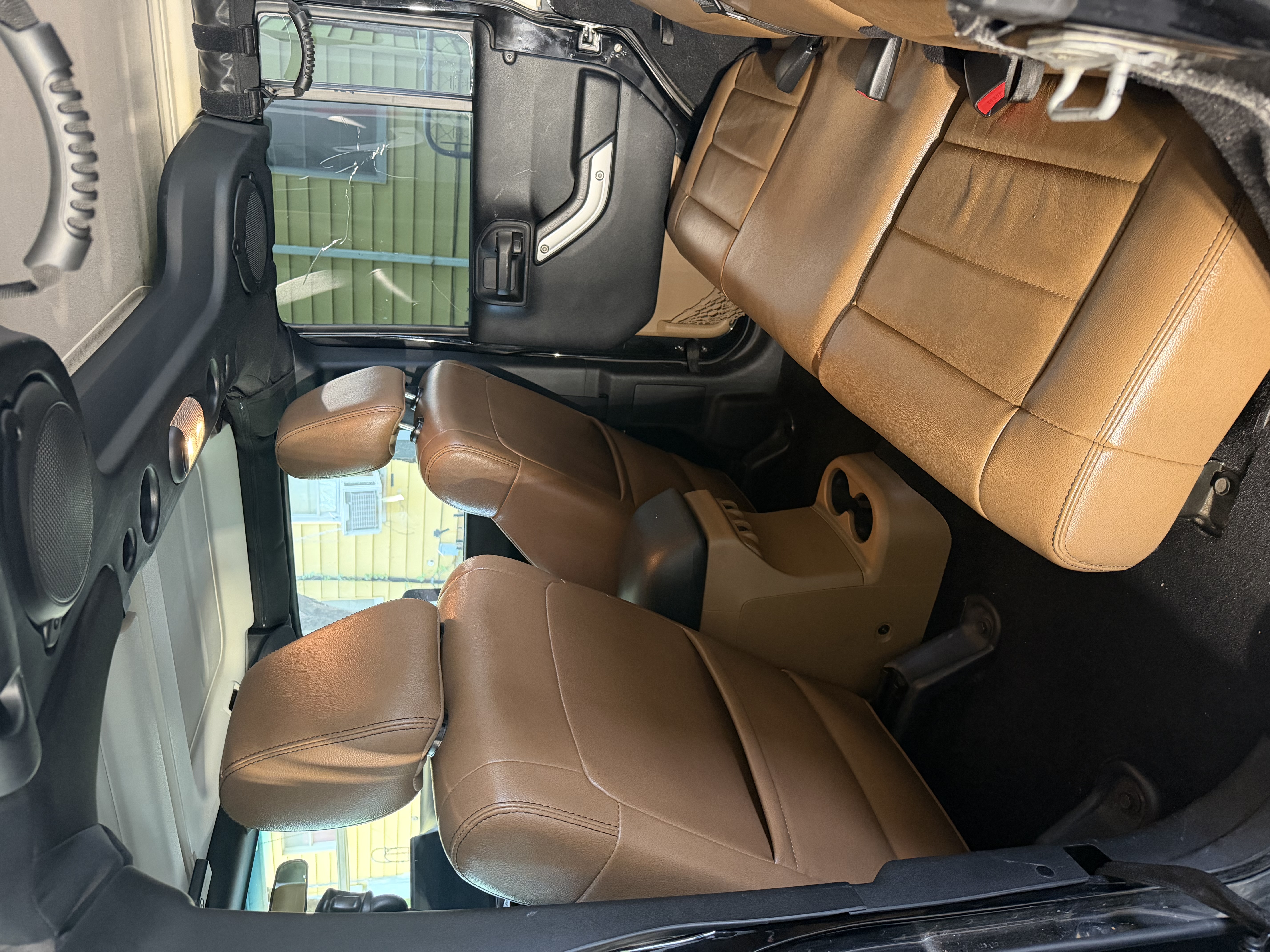 Used 2011 Jeep Wrangler Unlimited Rubicon w/ Connectivity Group AWD/4WD image 6