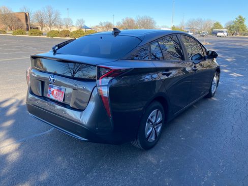 Used 2018 Toyota Prius Three image 10