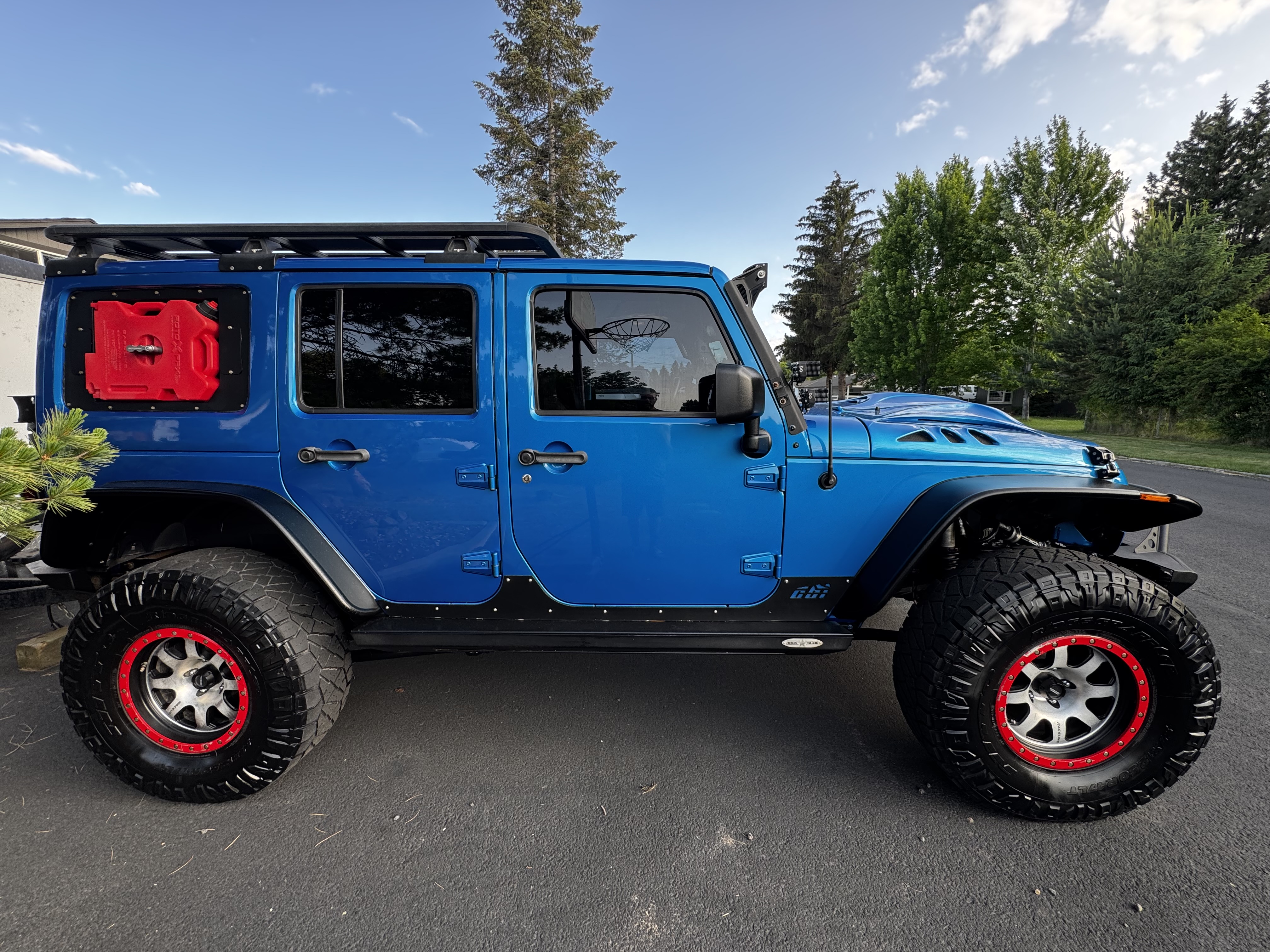 Used 2015 Jeep Wrangler Unlimited Rubicon w/ Connectivity Group AWD/4WD image 4