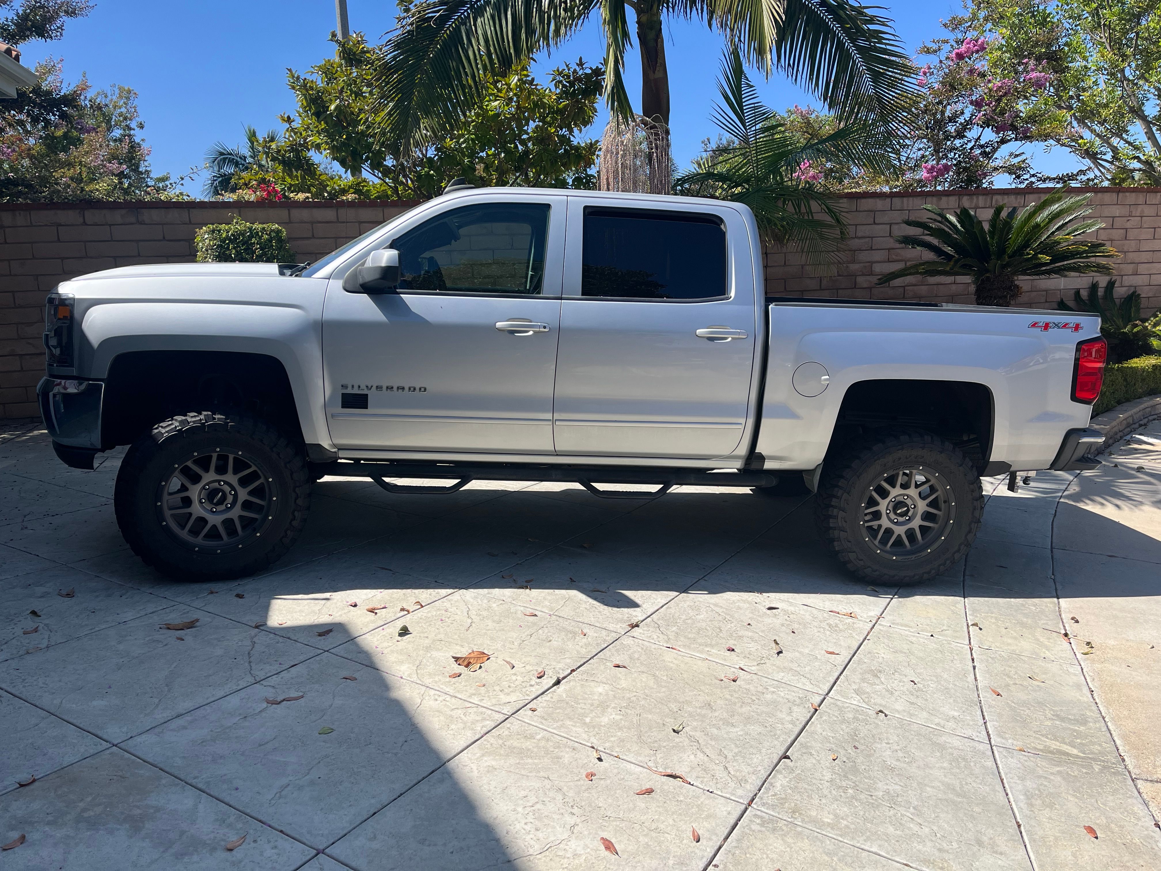 Used 2017 Chevrolet Silverado 1500 LT w/ All Star Edition AWD/4WD image 9