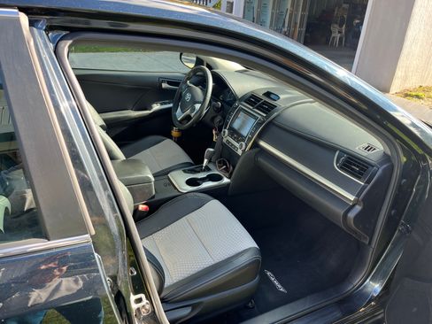 Used 2014 Toyota Camry SE image 11